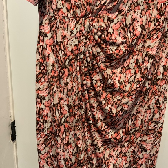 Professional Dress - Picture 2 of 5